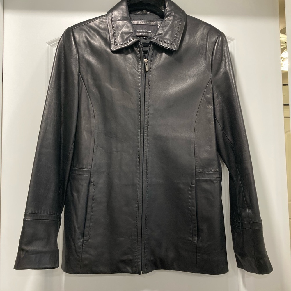 Ladies Jones New York genuine black leather jacket size M